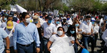 En pandemia marchan burócratas y panistas en apoyo al gobernador Cabeza de Vaca