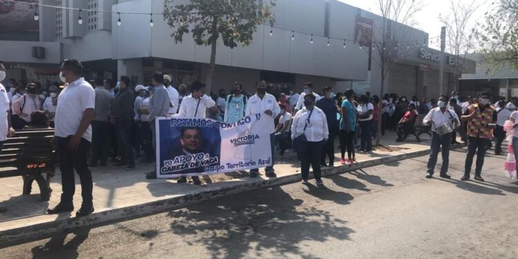 En pandemia marchan burócratas y panistas en apoyo al gobernador Cabeza de Vaca