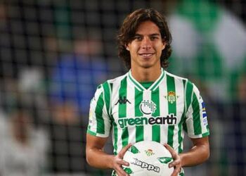 Diego Lainez cumple 10 días de aislamiento por Covid-19