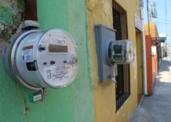 Anuncian borrón y cuenta nueva para 607 mil usuarios de CFE