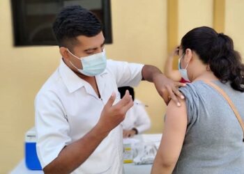 Sigue IMSS vacunando contra la Influenza en sur de Tamaulipas
