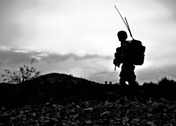 Estudio recomienda a EU no retirar tropas de Afganistán