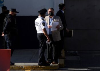 Alonso Ancira llega al AICM; es acusado de ‘lavado’ y corrupción