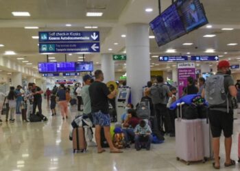 Permiten entrada de grupo de rumanos a Cancún