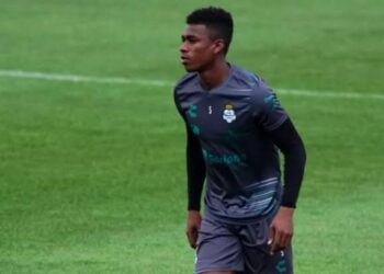 Félix Torres agrede a recogebalones