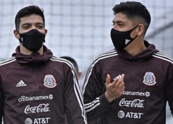 Edson Álvarez prefiere a Raúl Jiménez por encima del Chicharito Hernández