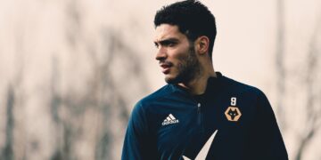 Raúl Jiménez volverá a jugar con los Wolves esta temporada, asegura su entrenador