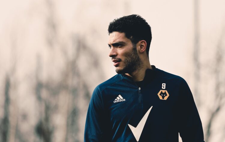 Raúl Jiménez volverá a jugar con los Wolves esta temporada, asegura su entrenador