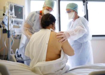 Francia detecta cuatro casos de variante brasileña de covid