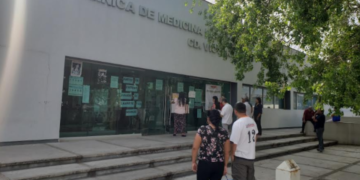 Maestros jubilados recibirán apoyo del ISSSTE para vacunación