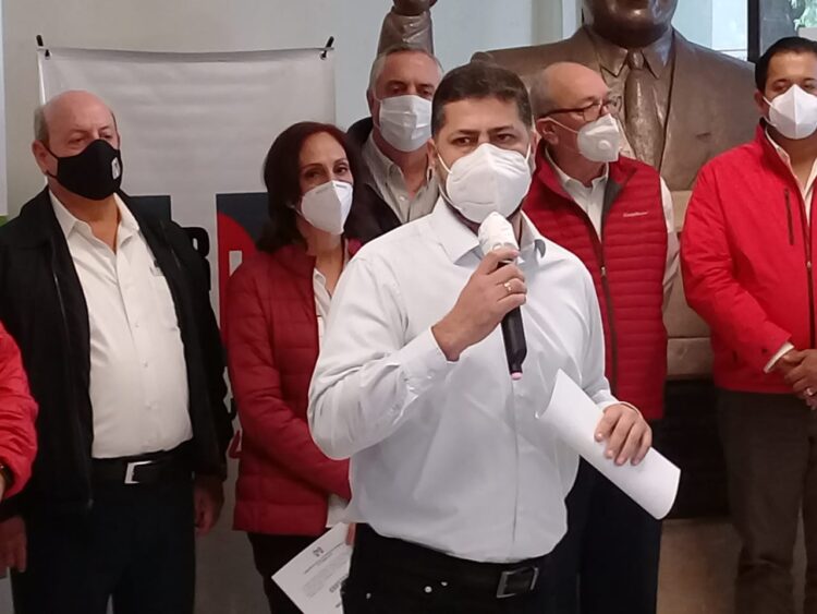 Recibe Alejandro Montoya constancia como candidato del PRI a la alcaldía de Victoria