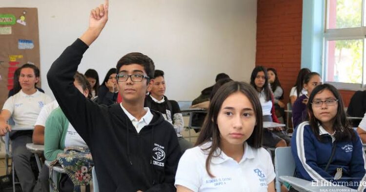 Preparan regreso de alumnos media y superior