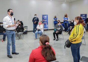 Lleva Rivas con foro ciudadano más  beneficios a Villas de San Miguel
