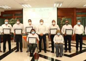 Concluyen maestros “Diplomado de formación en educación medida con tecnología”