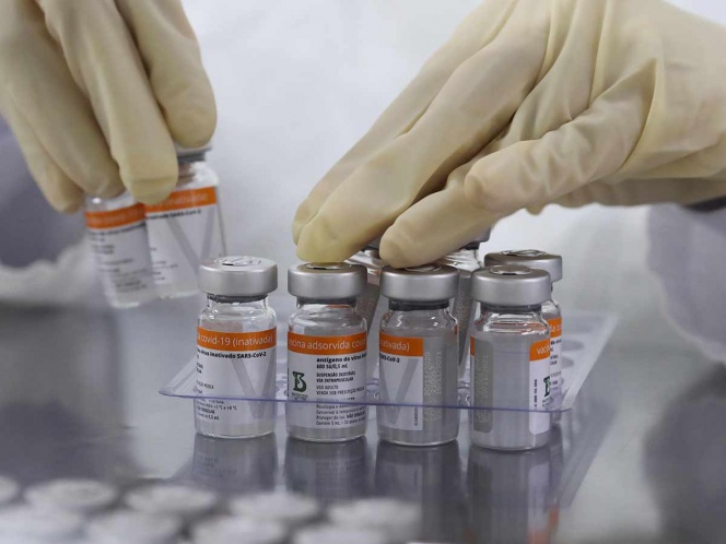Autoriza China vacuna CoronaVac, la segunda hecha en el país