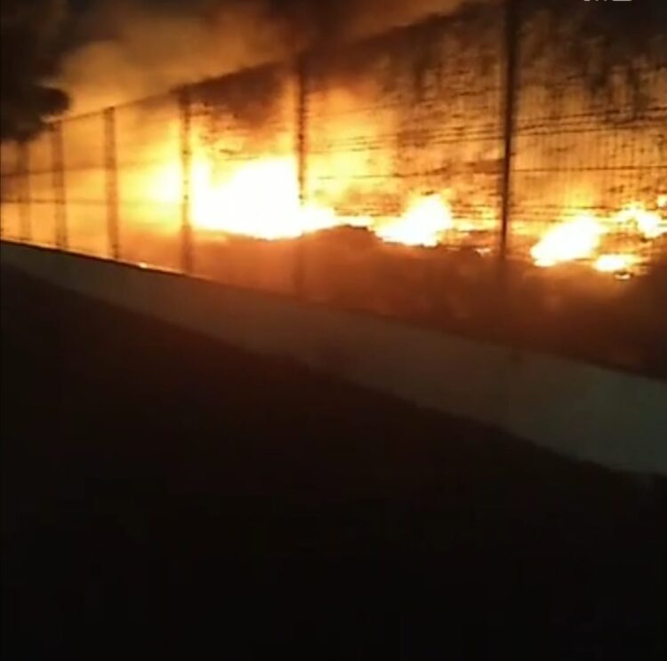 Incendio en el eje vial