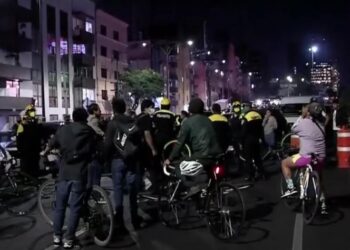 Separan del cargo a 11 policías tras enfrentamiento con ciclistas