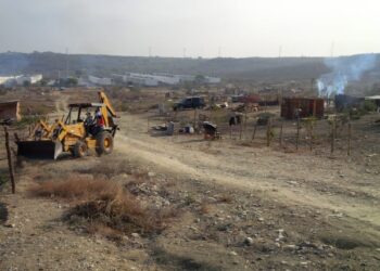 Desaloja Policía a invasores de predio