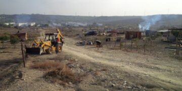 Desaloja Policía a invasores de predio