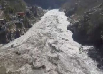 Se rompe glaciar en el Himalaya; hay muertos y decenas de desaparecidos