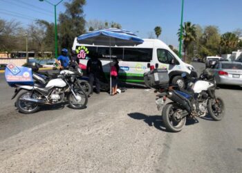 Repartidor se lesiona al chocar con camioneta