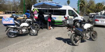 Repartidor se lesiona al chocar con camioneta