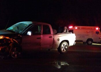 Se lesiona jornalero al chocar camioneta con tráiler