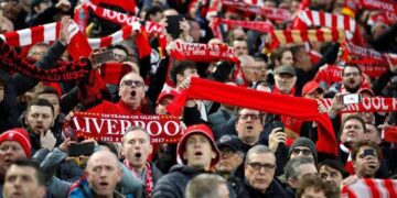 La Premier dejará entrar a los estadios a 10.000 aficionados a partir de mayo