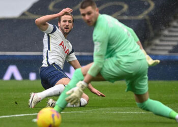 Harry Kane regresa con gol y el Tottenham corta su mala racha