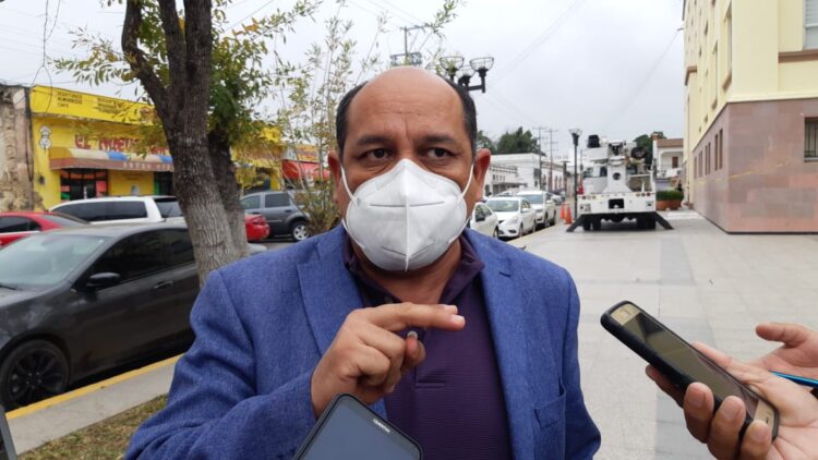 Llama Pastor victorense a usar el cubreboca