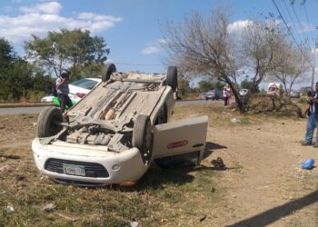 Vuelca empleado de Gran D y se lesiona