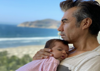 Adrián Uribe comparte escena conmovedora a lado de su hija