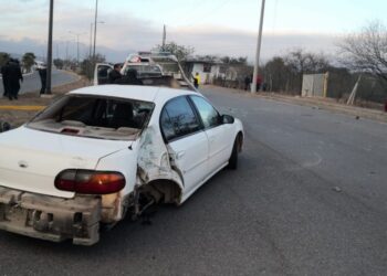 Se estrella contra luminaria