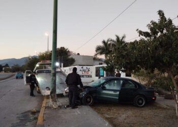 Se lesiona empleada de Farmacia en choque