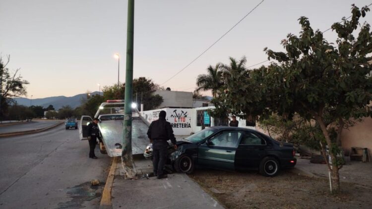 Se lesiona empleada de Farmacia en choque