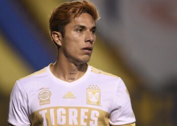 Carlos Salcedo se burla de Cruz Azul: “Da vergüenza perder contra el equipo más salado”
