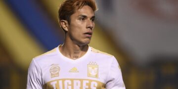 Carlos Salcedo se burla de Cruz Azul: “Da vergüenza perder contra el equipo más salado”