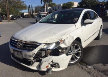 Choque deja a dos personas lesionadas