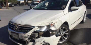 Choque deja a dos personas lesionadas