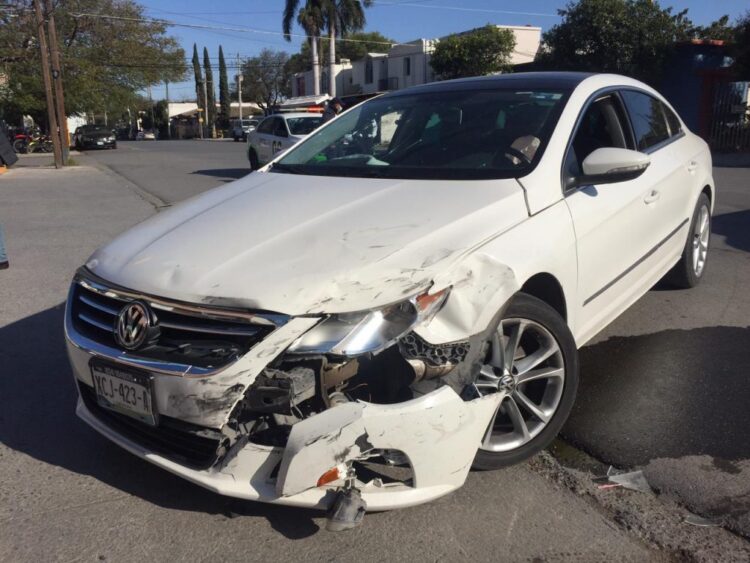 Choque deja a dos personas lesionadas