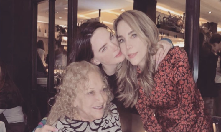 Delicada de salud abuelita de Belinda