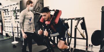 Nuno Espírito Santo asegura que Raúl Jiménez ha tenido resultados asombrosos en su recuperación