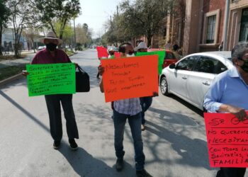 Dueños de bares protestan contra la Secretaría de Salud