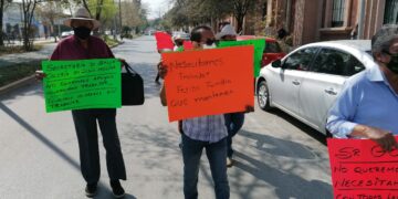 Dueños de bares protestan contra la Secretaría de Salud