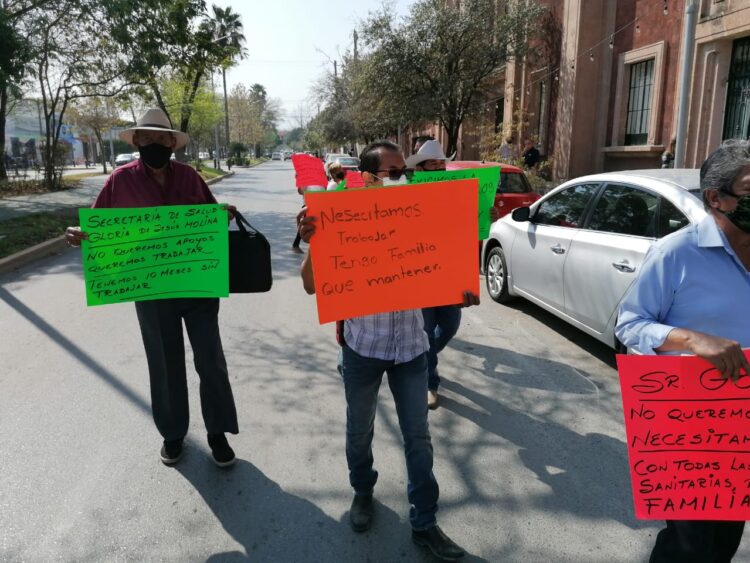 Dueños de bares protestan contra la Secretaría de Salud