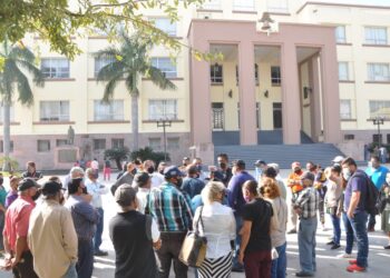En Victoria, protestan para que les den las escrituras