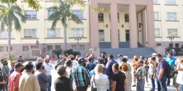 En Victoria, protestan para que les den las escrituras