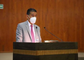 Diputado de Tamaulipas pide comprar 100 mil computadoras para niños en pobreza