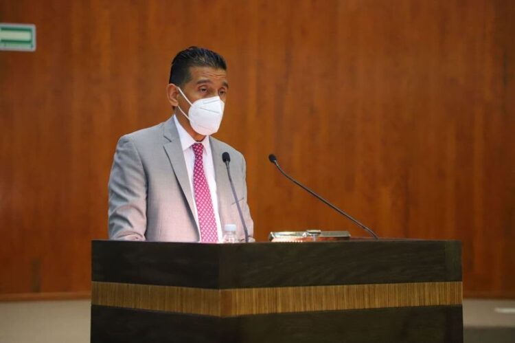 Diputado de Tamaulipas pide comprar 100 mil computadoras para niños en pobreza