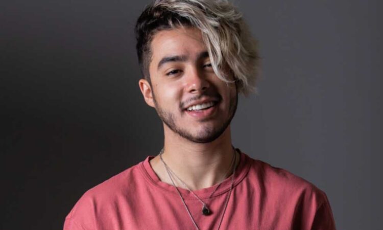 Mario Bautista celebra sus 25 años con transmision en vivo